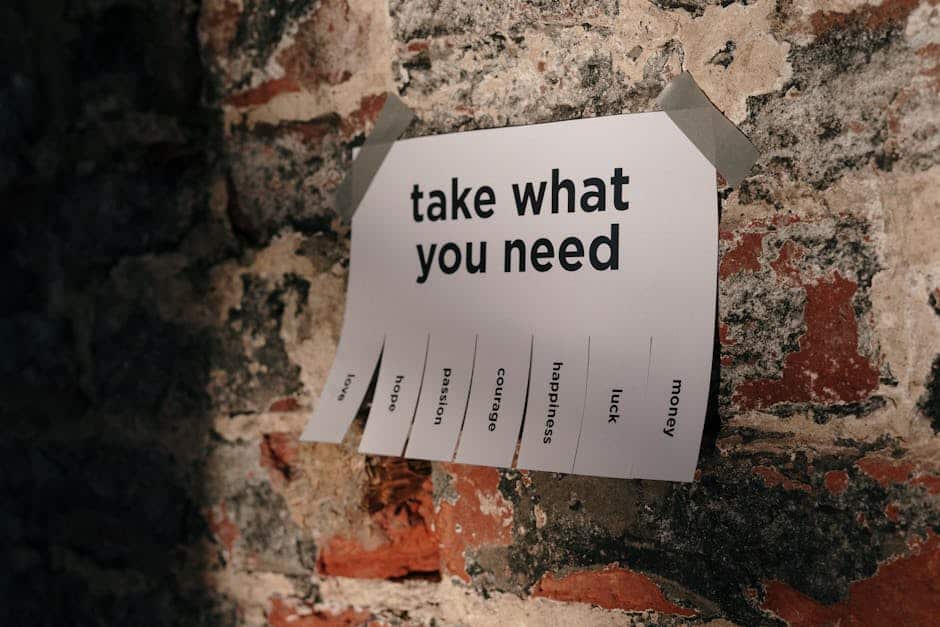 A motivational note offering positive qualities taped to a brick wall.