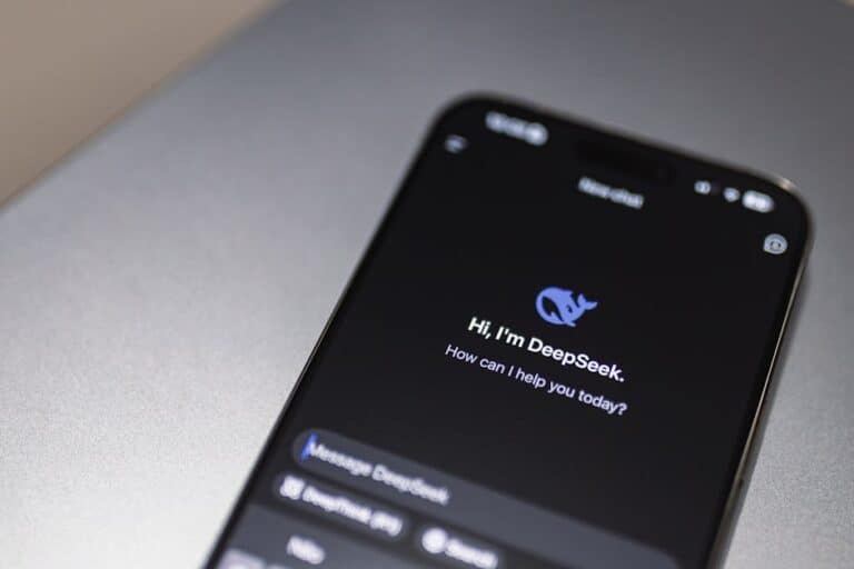 Why WhatsApp AI Doesn’t Explain Things the Same as ChatGPT: Beginner’s Guide 2026
